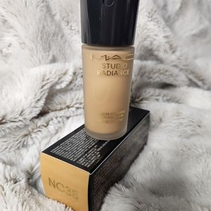*NEW* MAC Studio Radiance Serum Powered Foundation (NC38)